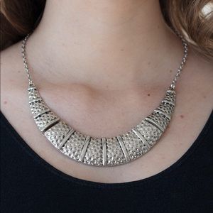 ❤️‍🔥5/$25❤️‍🔥 Metallic Mechanics Silver Necklace